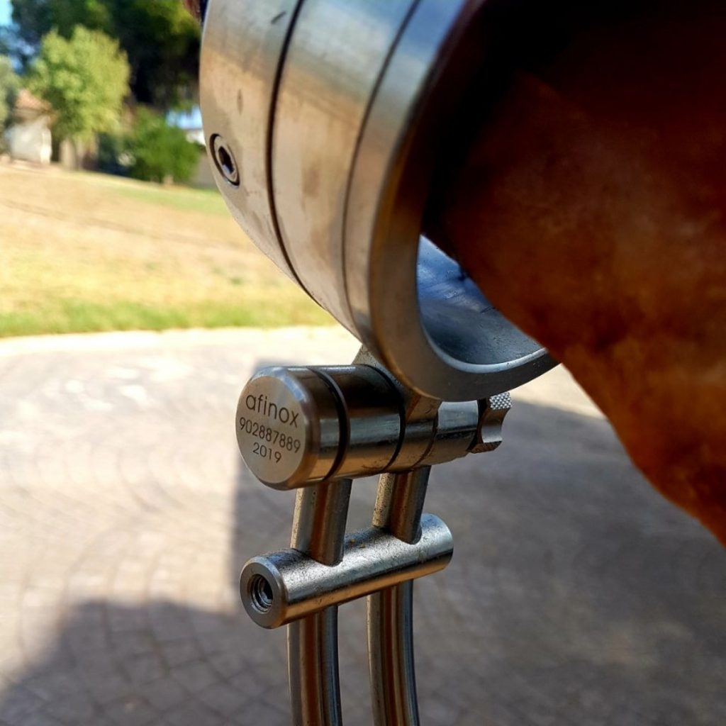 Jamonero Afinox con mesa de madera y ruedas