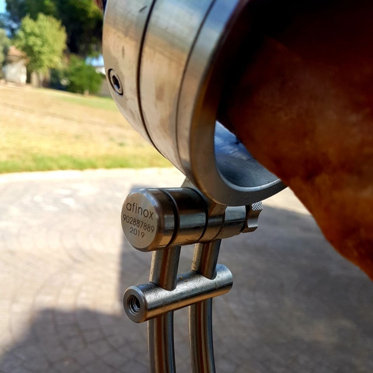Jamonero Afinox con mesa de madera y ruedas: imagen 3