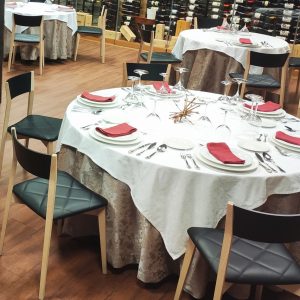 Sillas de madera y polipiel de la marca Ondareta: imagen 2