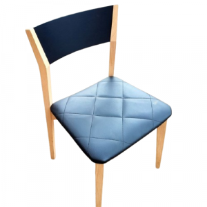 Sillas de madera y polipiel de la marca Ondareta