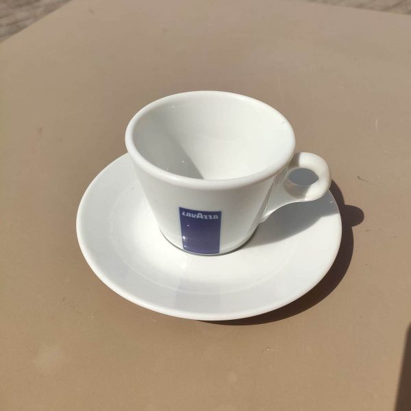Tazas con platillos Lavazza diferentes tamaños